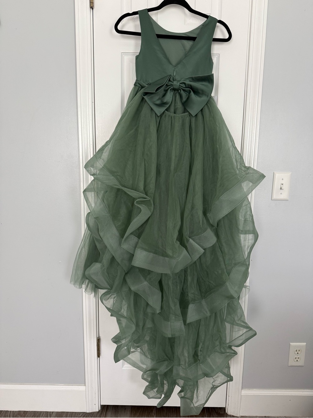 NWT Azazie “Pumpkin” Eucalyptus Tulle Flower Girl Dress Size 10